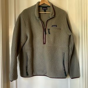 Practically new, incredibly comfortable Patagonia half zip pullover size large